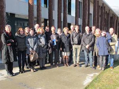05.12.2012 Das Netzwerk lernen & raum besichtigt die Grundschule Sterzing